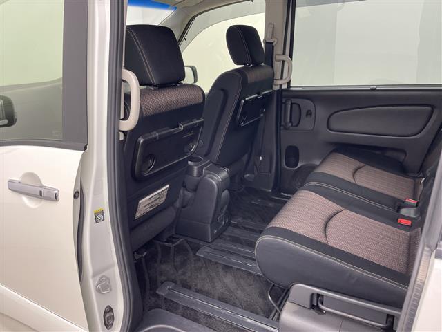 セレナ ＨＷＳ　Ｓ　ＨＶ　Ｖセレ　＋Ｓｅｆｔｙ　ワンオーナー　社外ＳＤナビ　フリップダウンモニター　ミラー一体型ドライブレコーダー　クルーズコントロール　ビルドインＥＴＣ　両側パワースライドドア　アレンジシート　アイドリングストップ　ドアバイザー（24枚目）