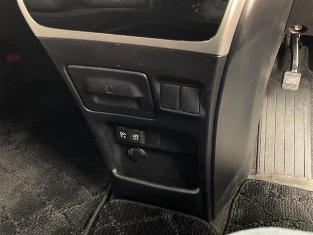 ヴォクシー 　純正ナビ　プリップダウンモニター　ビルドインＥＴＣ２．０　バックカメラ　リアサンシェード　ビルドインＥＴＣ　オートライト　オートハイビーム　クルーズコントロール　両側パワースライドドア　スマートキー（15枚目）