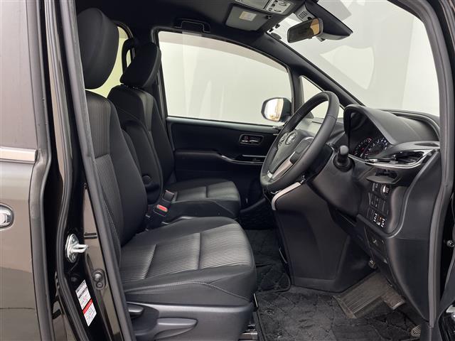 ヴォクシー 　純正ナビ　プリップダウンモニター　ビルドインＥＴＣ２．０　バックカメラ　リアサンシェード　ビルドインＥＴＣ　オートライト　オートハイビーム　クルーズコントロール　両側パワースライドドア　スマートキー（16枚目）