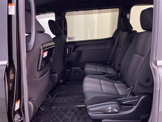 ヴォクシー 　純正ナビ　プリップダウンモニター　ビルドインＥＴＣ２．０　バックカメラ　リアサンシェード　ビルドインＥＴＣ　オートライト　オートハイビーム　クルーズコントロール　両側パワースライドドア　スマートキー（17枚目）