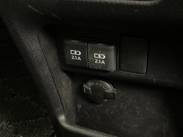 ヴォクシー 　純正ナビ　プリップダウンモニター　ビルドインＥＴＣ２．０　バックカメラ　リアサンシェード　ビルドインＥＴＣ　オートライト　オートハイビーム　クルーズコントロール　両側パワースライドドア　スマートキー（22枚目）