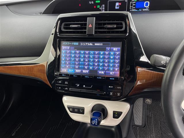 プリウス Ｓ　・ワンオーナー・ディーラー点検記録簿Ｈ３０〜Ｒ６・バックカメラ・前後ドライブレコーダー・ステアリングスイッチ・レーダークルーズコントロール・革巻きステアリング・横滑り防止装置（5枚目）