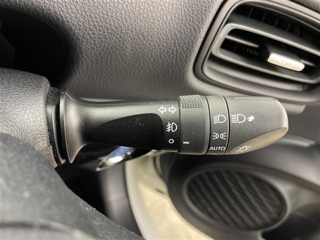 プリウス Ｓ　・ワンオーナー・ディーラー点検記録簿Ｈ３０〜Ｒ６・バックカメラ・前後ドライブレコーダー・ステアリングスイッチ・レーダークルーズコントロール・革巻きステアリング・横滑り防止装置（10枚目）