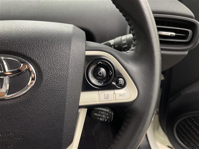 プリウス Ｓ　・ワンオーナー・ディーラー点検記録簿Ｈ３０〜Ｒ６・バックカメラ・前後ドライブレコーダー・ステアリングスイッチ・レーダークルーズコントロール・革巻きステアリング・横滑り防止装置（13枚目）