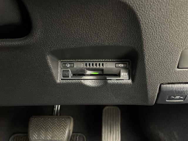 プリウス Ｓ　・ワンオーナー・ディーラー点検記録簿Ｈ３０〜Ｒ６・バックカメラ・前後ドライブレコーダー・ステアリングスイッチ・レーダークルーズコントロール・革巻きステアリング・横滑り防止装置（16枚目）