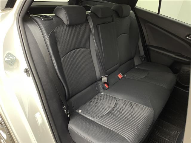 プリウス Ｓ　・ワンオーナー・ディーラー点検記録簿Ｈ３０〜Ｒ６・バックカメラ・前後ドライブレコーダー・ステアリングスイッチ・レーダークルーズコントロール・革巻きステアリング・横滑り防止装置（22枚目）