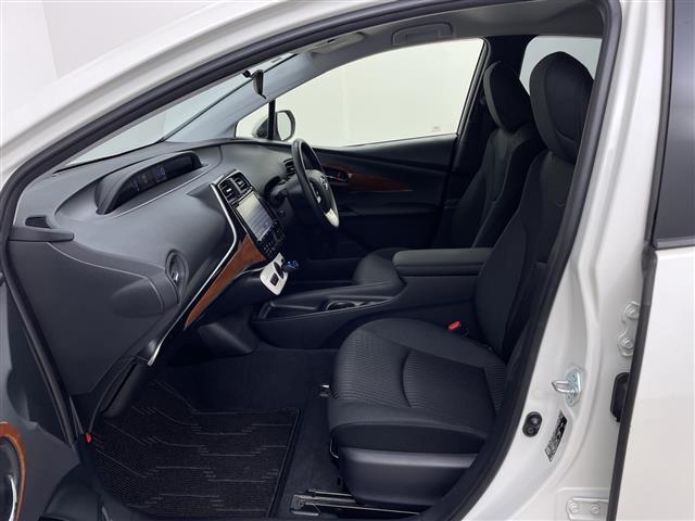 プリウス Ｓ　・ワンオーナー・ディーラー点検記録簿Ｈ３０〜Ｒ６・バックカメラ・前後ドライブレコーダー・ステアリングスイッチ・レーダークルーズコントロール・革巻きステアリング・横滑り防止装置（25枚目）