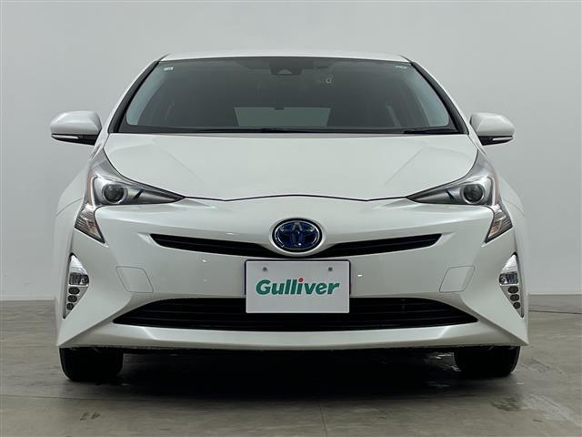 プリウス Ｓ　・ワンオーナー・ディーラー点検記録簿Ｈ３０〜Ｒ６・バックカメラ・前後ドライブレコーダー・ステアリングスイッチ・レーダークルーズコントロール・革巻きステアリング・横滑り防止装置（28枚目）