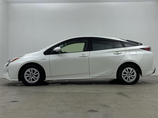 プリウス Ｓ　・ワンオーナー・ディーラー点検記録簿Ｈ３０〜Ｒ６・バックカメラ・前後ドライブレコーダー・ステアリングスイッチ・レーダークルーズコントロール・革巻きステアリング・横滑り防止装置（33枚目）