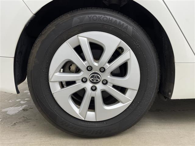 プリウス Ｓ　・ワンオーナー・ディーラー点検記録簿Ｈ３０〜Ｒ６・バックカメラ・前後ドライブレコーダー・ステアリングスイッチ・レーダークルーズコントロール・革巻きステアリング・横滑り防止装置（39枚目）