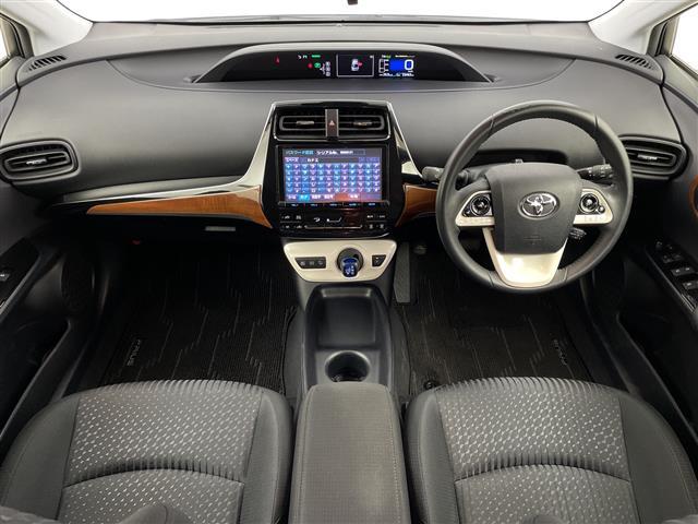 プリウス Ｓ　・ワンオーナー・ディーラー点検記録簿Ｈ３０〜Ｒ６・バックカメラ・前後ドライブレコーダー・ステアリングスイッチ・レーダークルーズコントロール・革巻きステアリング・横滑り防止装置（42枚目）