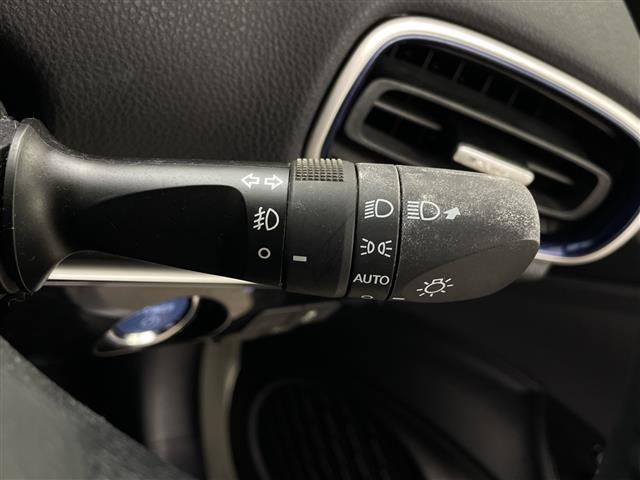 プリウス Ｓツーリングセレクション　純正９型ナビ　フルセグ　Ｂｌｕｅｔｏｏｔｈ　ＣＤ　ＤＶＤ　バックカメラ　トヨタセーフティセンス　ＥＴＣ　黒合皮　シートヒーター　ＬＥＤヘッドライト　禁煙車　社外ＡＷスタッドレス付き（10枚目）