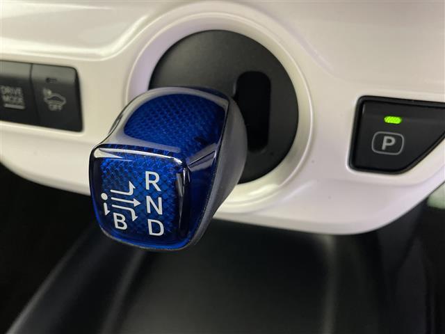 プリウス Ｓツーリングセレクション　純正９型ナビ　フルセグ　Ｂｌｕｅｔｏｏｔｈ　ＣＤ　ＤＶＤ　バックカメラ　トヨタセーフティセンス　ＥＴＣ　黒合皮　シートヒーター　ＬＥＤヘッドライト　禁煙車　社外ＡＷスタッドレス付き（15枚目）