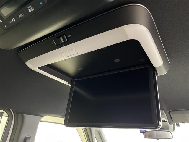 ステップワゴン ｅ：ＨＥＶスパーダ　プレミアムライン　純正１１インチナビ　純正フリップ　マルチビューカメラ　パワーバックドア　パドルシフト　レーダークルコン　両側パワスラ　ＢＳＭ　ハーフレザーシート　オットマン　オートライト　ＭＵＧＥＮフロントグリル（2枚目）