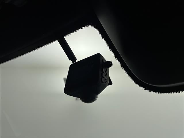 ステップワゴン ｅ：ＨＥＶスパーダ　プレミアムライン　純正１１インチナビ　純正フリップ　マルチビューカメラ　パワーバックドア　パドルシフト　レーダークルコン　両側パワスラ　ＢＳＭ　ハーフレザーシート　オットマン　オートライト　ＭＵＧＥＮフロントグリル（4枚目）