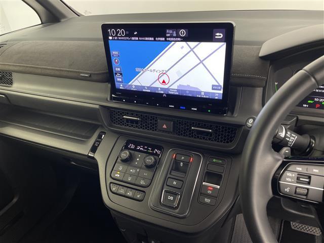 ステップワゴン ｅ：ＨＥＶスパーダ　プレミアムライン　純正１１インチナビ　純正フリップ　マルチビューカメラ　パワーバックドア　パドルシフト　レーダークルコン　両側パワスラ　ＢＳＭ　ハーフレザーシート　オットマン　オートライト　ＭＵＧＥＮフロントグリル（5枚目）