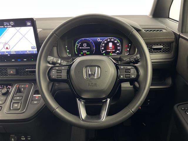 ステップワゴン ｅ：ＨＥＶスパーダ　プレミアムライン　純正１１インチナビ　純正フリップ　マルチビューカメラ　パワーバックドア　パドルシフト　レーダークルコン　両側パワスラ　ＢＳＭ　ハーフレザーシート　オットマン　オートライト　ＭＵＧＥＮフロントグリル（7枚目）