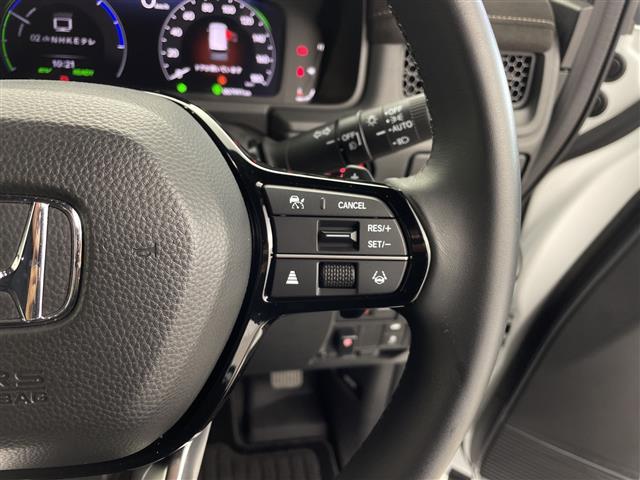 ステップワゴン ｅ：ＨＥＶスパーダ　プレミアムライン　純正１１インチナビ　純正フリップ　マルチビューカメラ　パワーバックドア　パドルシフト　レーダークルコン　両側パワスラ　ＢＳＭ　ハーフレザーシート　オットマン　オートライト　ＭＵＧＥＮフロントグリル（9枚目）