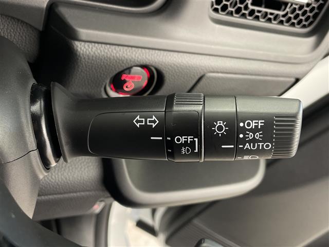 ステップワゴン ｅ：ＨＥＶスパーダ　プレミアムライン　純正１１インチナビ　純正フリップ　マルチビューカメラ　パワーバックドア　パドルシフト　レーダークルコン　両側パワスラ　ＢＳＭ　ハーフレザーシート　オットマン　オートライト　ＭＵＧＥＮフロントグリル（11枚目）