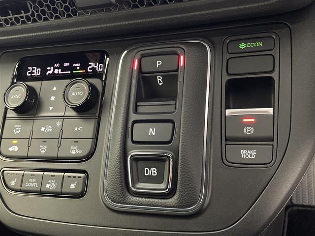 ステップワゴン ｅ：ＨＥＶスパーダ　プレミアムライン　純正１１インチナビ　純正フリップ　マルチビューカメラ　パワーバックドア　パドルシフト　レーダークルコン　両側パワスラ　ＢＳＭ　ハーフレザーシート　オットマン　オートライト　ＭＵＧＥＮフロントグリル（13枚目）