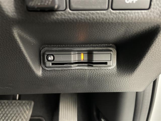 ステップワゴン ｅ：ＨＥＶスパーダ　プレミアムライン　純正１１インチナビ　純正フリップ　マルチビューカメラ　パワーバックドア　パドルシフト　レーダークルコン　両側パワスラ　ＢＳＭ　ハーフレザーシート　オットマン　オートライト　ＭＵＧＥＮフロントグリル（17枚目）