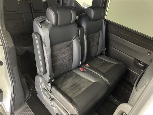 ステップワゴン ｅ：ＨＥＶスパーダ　プレミアムライン　純正１１インチナビ　純正フリップ　マルチビューカメラ　パワーバックドア　パドルシフト　レーダークルコン　両側パワスラ　ＢＳＭ　ハーフレザーシート　オットマン　オートライト　ＭＵＧＥＮフロントグリル（20枚目）