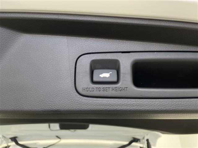 ステップワゴン ｅ：ＨＥＶスパーダ　プレミアムライン　純正１１インチナビ　純正フリップ　マルチビューカメラ　パワーバックドア　パドルシフト　レーダークルコン　両側パワスラ　ＢＳＭ　ハーフレザーシート　オットマン　オートライト　ＭＵＧＥＮフロントグリル（22枚目）