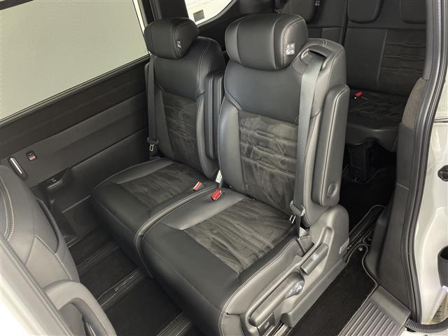 ステップワゴン ｅ：ＨＥＶスパーダ　プレミアムライン　純正１１インチナビ　純正フリップ　マルチビューカメラ　パワーバックドア　パドルシフト　レーダークルコン　両側パワスラ　ＢＳＭ　ハーフレザーシート　オットマン　オートライト　ＭＵＧＥＮフロントグリル（29枚目）