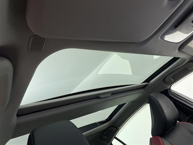 プリウス Ｚ　ワンオーナー　ＴＯＹＯＴＡチームメイト　ディスプレイオーディオ　トヨタセーフティセンス　パノラミックビュー　パノラマルーフ　置くだけ充電　ナビ連動ドライブレコーダー　電動パーキング　パークアシスト（2枚目）