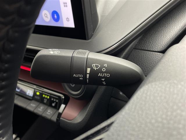 プリウス Ｚ　ワンオーナー　ＴＯＹＯＴＡチームメイト　ディスプレイオーディオ　トヨタセーフティセンス　パノラミックビュー　パノラマルーフ　置くだけ充電　ナビ連動ドライブレコーダー　電動パーキング　パークアシスト（10枚目）