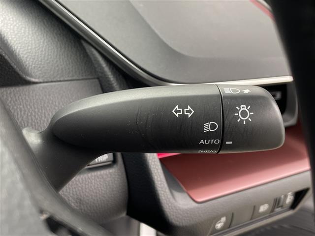 プリウス Ｚ　ワンオーナー　ＴＯＹＯＴＡチームメイト　ディスプレイオーディオ　トヨタセーフティセンス　パノラミックビュー　パノラマルーフ　置くだけ充電　ナビ連動ドライブレコーダー　電動パーキング　パークアシスト（11枚目）