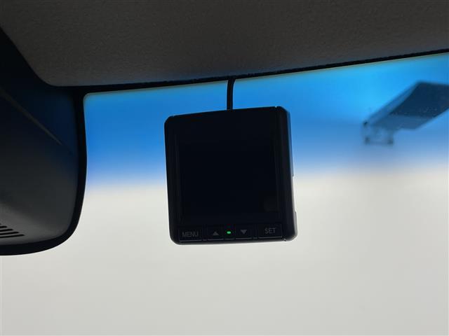 N-BOX G SSパッケージ 純正ナビ☆両側パワースライドドアワンオーナーワンセグテレビフロアマットドアバイザーオートライト社外アルミホイールD/NシートヒーターBluetoothプッシュスート(3枚目)