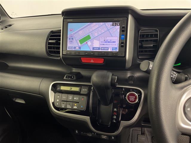 N-BOX G SSパッケージ 純正ナビ☆両側パワースライドドアワンオーナーワンセグテレビフロアマットドアバイザーオートライト社外アルミホイールD/NシートヒーターBluetoothプッシュスート(5枚目)