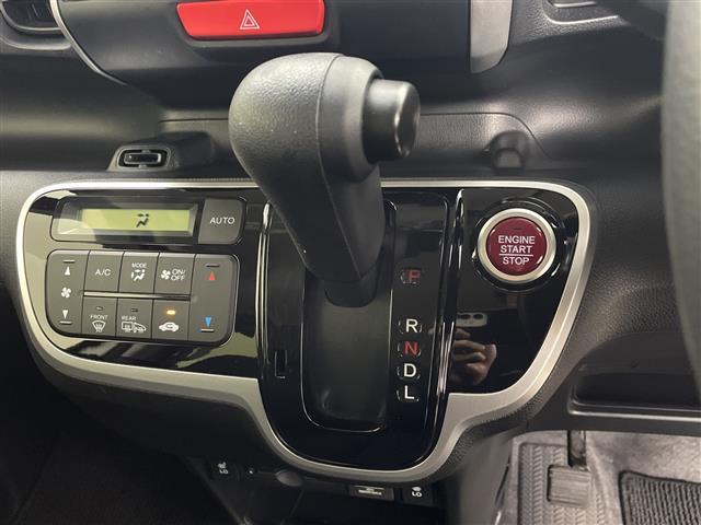 N-BOX G SSパッケージ 純正ナビ☆両側パワースライドドアワンオーナーワンセグテレビフロアマットドアバイザーオートライト社外アルミホイールD/NシートヒーターBluetoothプッシュスート(10枚目)