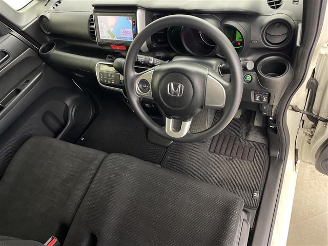 N-BOX G SSパッケージ 純正ナビ☆両側パワースライドドアワンオーナーワンセグテレビフロアマットドアバイザーオートライト社外アルミホイールD/NシートヒーターBluetoothプッシュスート(17枚目)