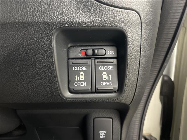 N-BOX G SSパッケージ 純正ナビ☆両側パワースライドドアワンオーナーワンセグテレビフロアマットドアバイザーオートライト社外アルミホイールD/NシートヒーターBluetoothプッシュスート(19枚目)