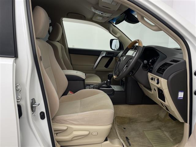 ランドクルーザープラド ＴＸ　社外ＳＤナビ　ＡＬＰＩＮＥスピーカー　バックカメラ　パーキングセンサー　社外フロアマット　リフトアップ　ＥＴＣ　ＬＤＡ　ＰＣＳ　ＡＣＣ　ＬＥＤヘッドライト　社外ＡＷ　ホワイトレタータイヤ（26枚目）