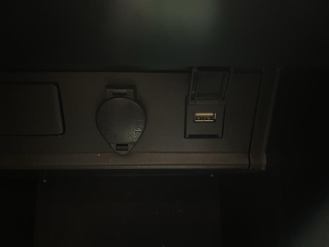 ヴェルファイア ２．５Ｚ　Ｇエディション　純正９インチナビゲーションＣＤ／ＤＶＤ／ＳＤ／フルセグ／Ｂｌｕｅｔｏｏｔｈデジタルインナーミラーローダウン社外２１インチアルミホイールＤ／ＮパワーシートＤ／Ｎシートヒーター（21枚目）