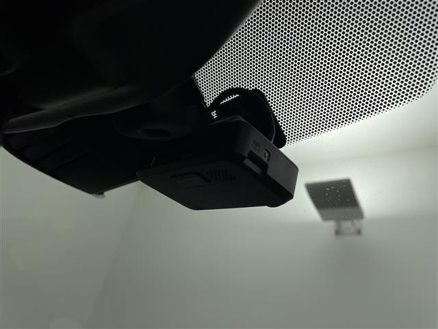 ノート ｅ－パワー　メダリスト　社外ＳＤナビ　ワンオーナー　全方位モニター　ＥＴＣ　デジタルインナーミラー　Ｐスタート　エマージェンシーブレーキ　ＬＥＤヘッド　スペアキー　ドラレコ　オートライト　純正１５インチＡＷ　コーナーセンサー（3枚目）