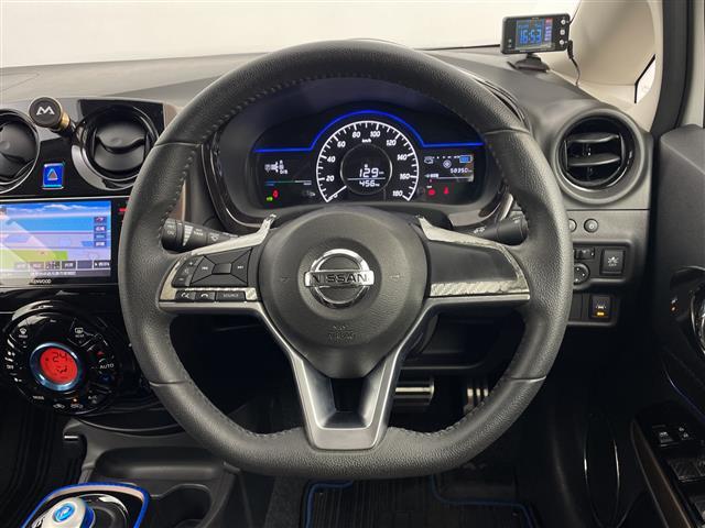 ノート ｅ－パワー　メダリスト　社外ＳＤナビ　ワンオーナー　全方位モニター　ＥＴＣ　デジタルインナーミラー　Ｐスタート　エマージェンシーブレーキ　ＬＥＤヘッド　スペアキー　ドラレコ　オートライト　純正１５インチＡＷ　コーナーセンサー（7枚目）