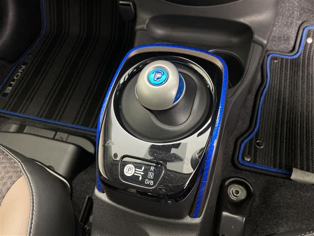 ノート ｅ－パワー　メダリスト　社外ＳＤナビ　ワンオーナー　全方位モニター　ＥＴＣ　デジタルインナーミラー　Ｐスタート　エマージェンシーブレーキ　ＬＥＤヘッド　スペアキー　ドラレコ　オートライト　純正１５インチＡＷ　コーナーセンサー（11枚目）