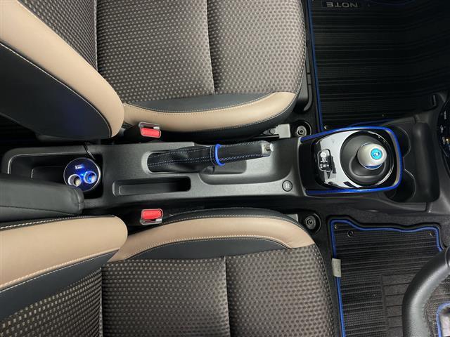 ノート ｅ－パワー　メダリスト　社外ＳＤナビ　ワンオーナー　全方位モニター　ＥＴＣ　デジタルインナーミラー　Ｐスタート　エマージェンシーブレーキ　ＬＥＤヘッド　スペアキー　ドラレコ　オートライト　純正１５インチＡＷ　コーナーセンサー（12枚目）