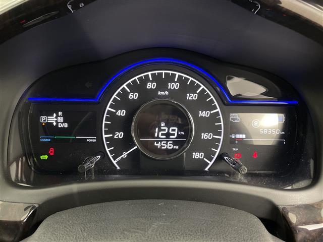 ノート ｅ－パワー　メダリスト　社外ＳＤナビ　ワンオーナー　全方位モニター　ＥＴＣ　デジタルインナーミラー　Ｐスタート　エマージェンシーブレーキ　ＬＥＤヘッド　スペアキー　ドラレコ　オートライト　純正１５インチＡＷ　コーナーセンサー（13枚目）