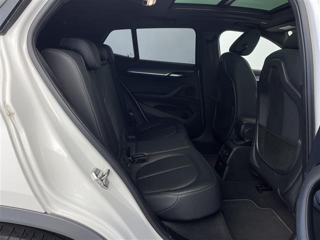 Ｘ２ ｘＤｒｉｖｅ　２０ｉ　ＭスポーツＸ　純正ＨＤＤナビ／レーダークルーズコントロール／インテリジェントセーフティ／パノラマサンルーフ／電動パーキングブレーキ／コーナーセンサ―／シートヒーター／レザーシート／パワーシート（23枚目）