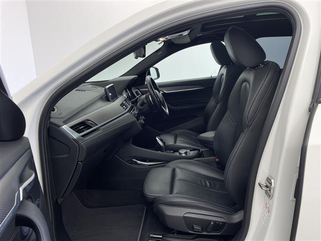 Ｘ２ ｘＤｒｉｖｅ　２０ｉ　ＭスポーツＸ　純正ＨＤＤナビ／レーダークルーズコントロール／インテリジェントセーフティ／パノラマサンルーフ／電動パーキングブレーキ／コーナーセンサ―／シートヒーター／レザーシート／パワーシート（24枚目）