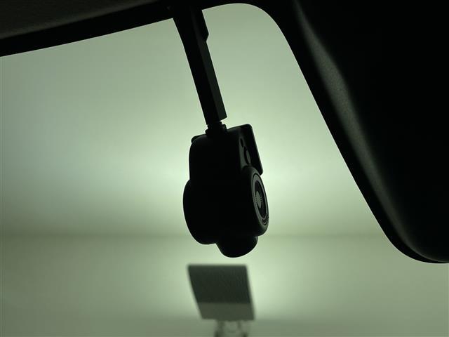 ロッキー プレミアム 純正9型ナビ ドライブレコーダー パノラマモニター ETC ハーフレザーシート 前席シートヒーター ステアリングリモコン 純正17インチAW アイドリングストップ LEDヘッドライト LEDフォグ(3枚目)