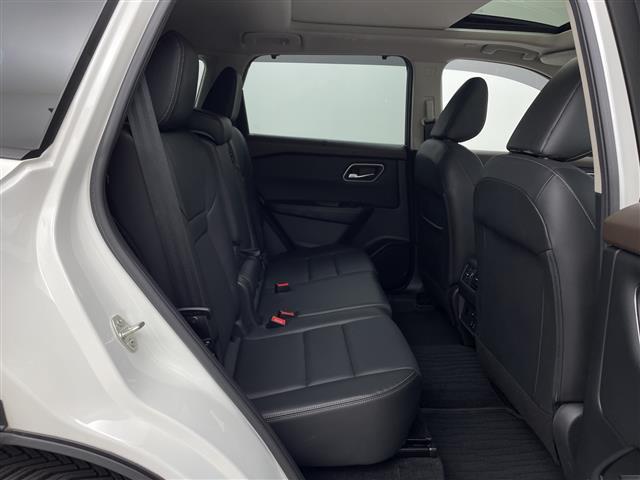 エクストレイル Ｇ　ｅ－４ＯＲＣＥ　純正１２．３型ナビ　ＢＯＳＥサウンド　パノラミックガラスルーフ　ビルトインＥＴＣ２．０　アラウンドビューモニター　踏み間違い防止アシスト　ブレーキアシスト　プリクラッシュブレーキアシスト　ＢＳＭ（23枚目）