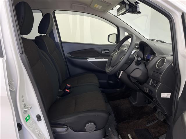 デイズ ハイウェイスターＸ　Ｖセレクション＋セーフティＩＩ　純正ナビ　ＢＴ対応　アラウンドビューモニター　前後ドライブレコーダー　エマージェンシーブレーキ　純正１４インチＡＷ　純正フロアマット　スマートキー　キセノンヘッドライト　オートライト　横滑り防止装置（17枚目）