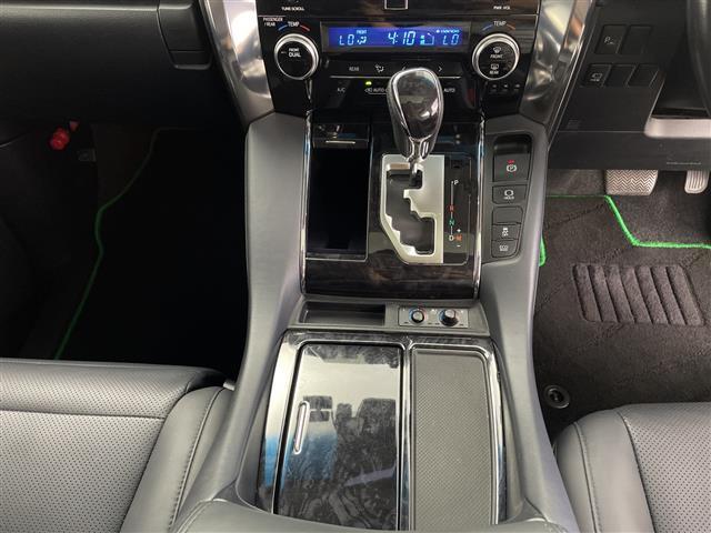 アルファード ２．５Ｓ　Ｃパッケージ　メーカーナビ　ＪＢＬサウンドシステム　純正フリップダウンモニター　ツインムーンルーフ　ドライブレコーダー　パノラミックビューモニター　デジタルインナーミラー　ビルトインＥＴＣ２．０　セーフティセンス（13枚目）