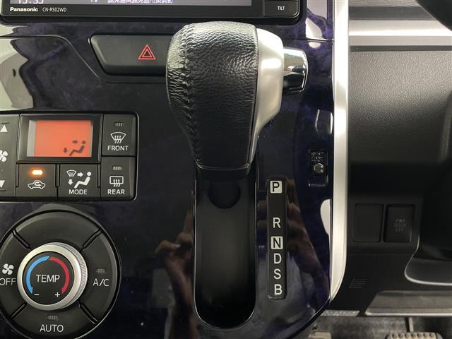 タント カスタムＲＳ　トップエディションＳＡＩＩ　純正ナビ　バックカメラ　両側パワースライドドア　ＥＴＣ　ミラー型ドライブレコーダー　社外レーダー探知機　純正フロアマット　ＬＥＤヘッドライト　コーナーセンサー　純正ＡＷ１５インチ　スマートキー（11枚目）